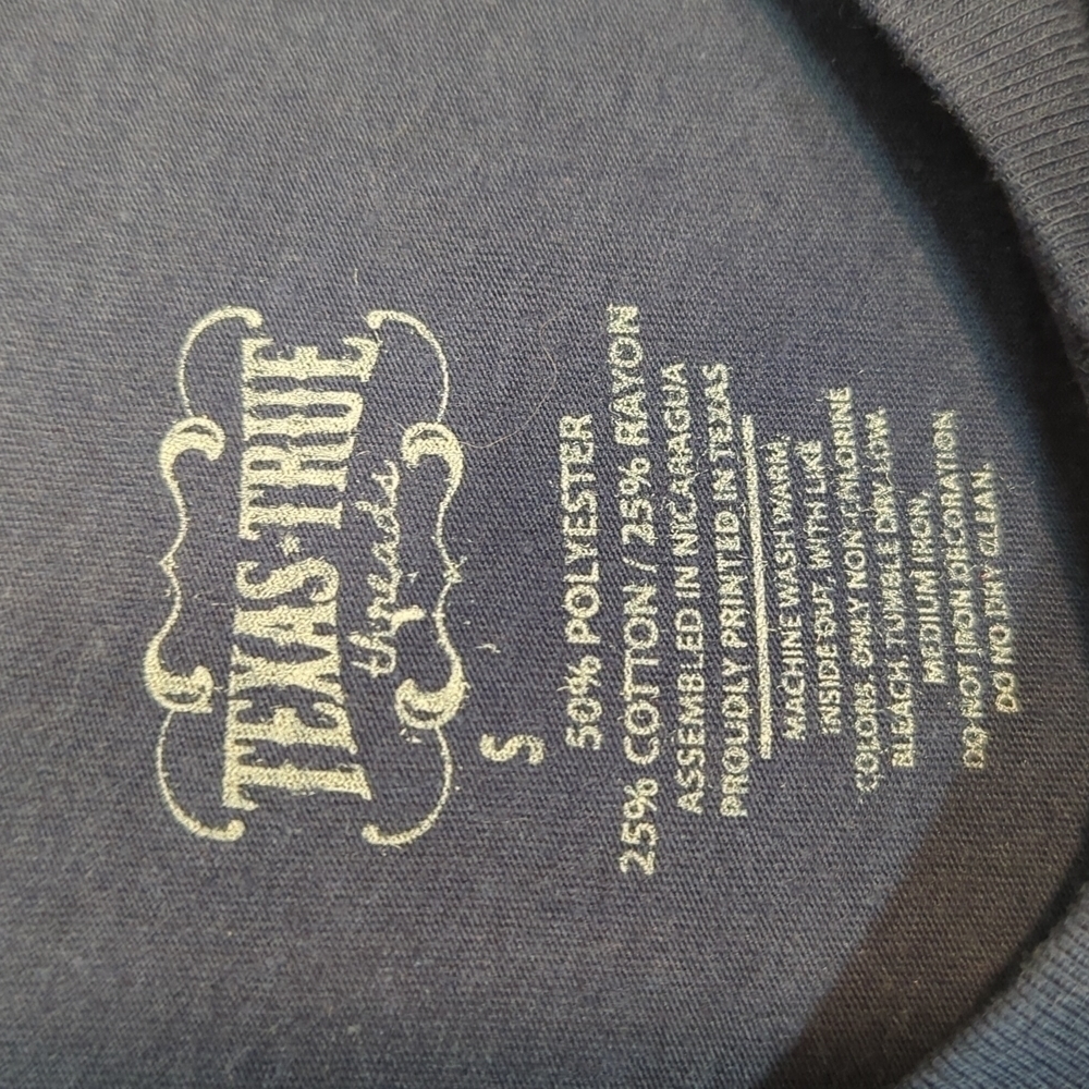 VINTAGE style tee with red foil image - Picture 3 of 3